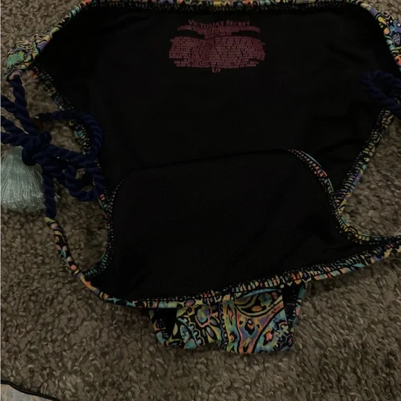 VS multi bikini bundle underwire halter crisscross 32d & Scheeky bottoms,1 ties - Picture 15 of 16